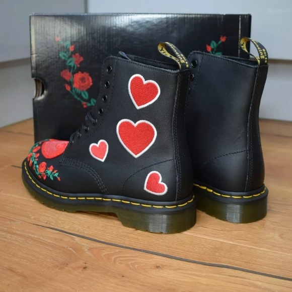 Dr MARTENS 1460 PASCAL HEARTS Black Red Embroid - Picture 7 of 12